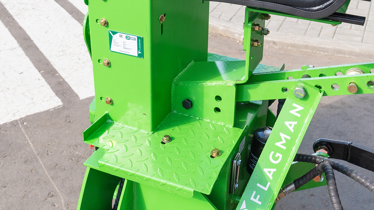 Навесной экскаватор Flagman | Флагман LW7 + захват механический 1